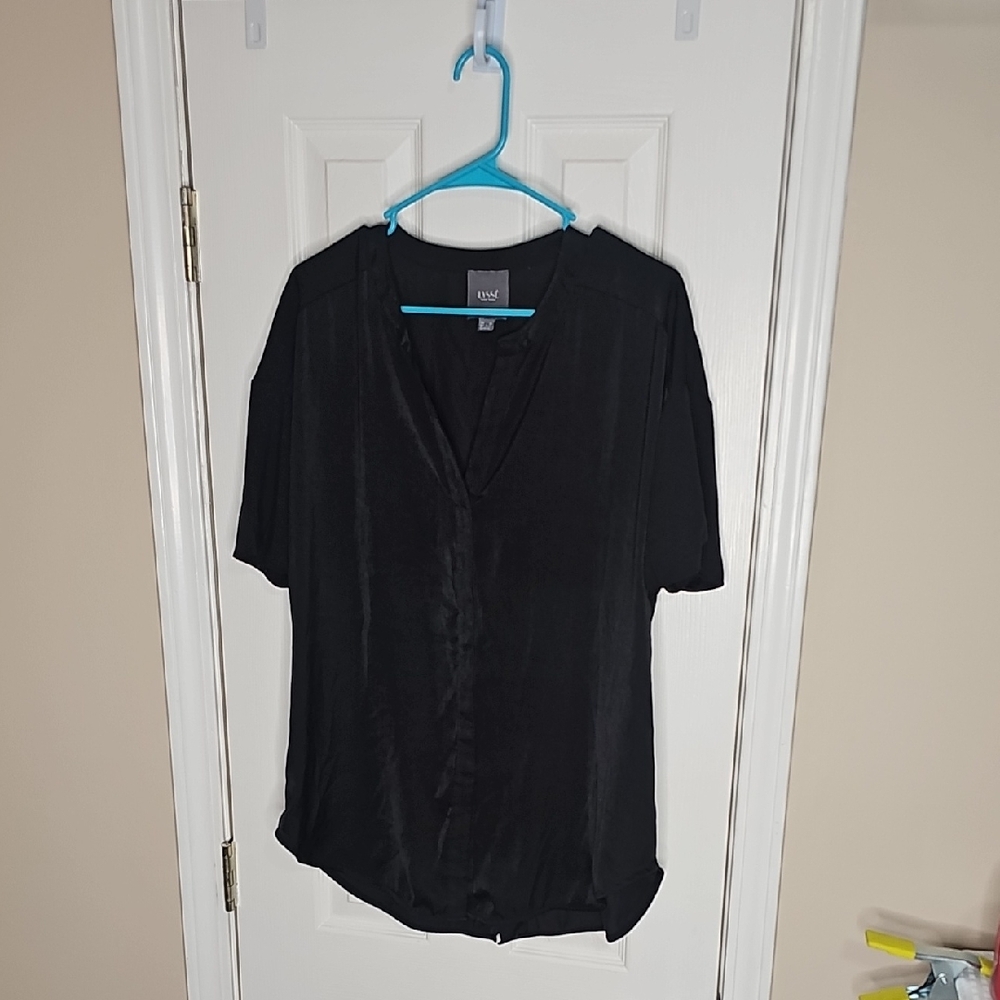 Lysse NEW YORK‎ Classic Black V-Neck Blouse Flowy Material Medium